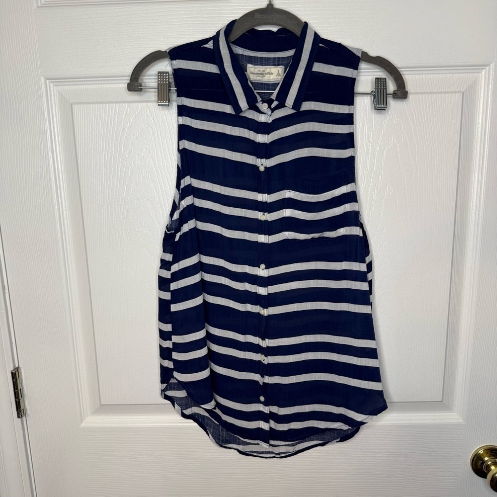 Abercrombie & Fitch Navy and White Striped Sleeveless Button Down Size Small GUC - Picture 1 of 6